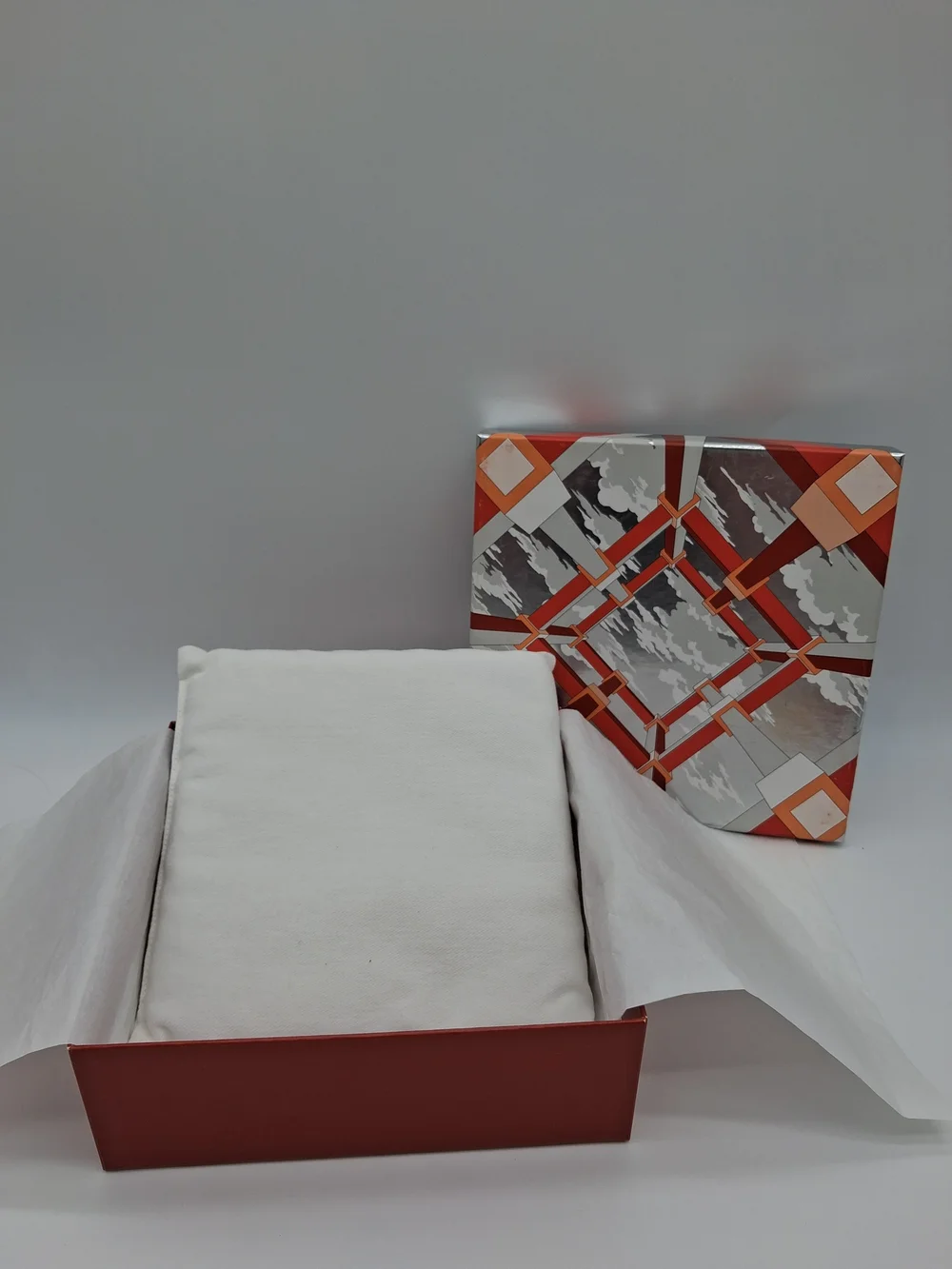 HERMÈS Paris Perspective Cassandre Illustrated Carré Presentation Box Cushion
